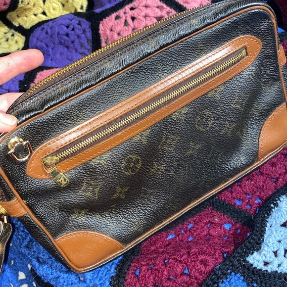 🛑SOLD🛑🎉HOST PICK🎉Beautiful Authentic (SL0942) Louis Vuitton Marley Dragonne - Picture 3 of 16